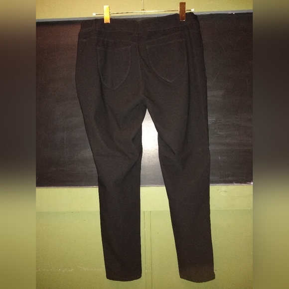 Women's Black Skinny Pants - Picture 3 of 3